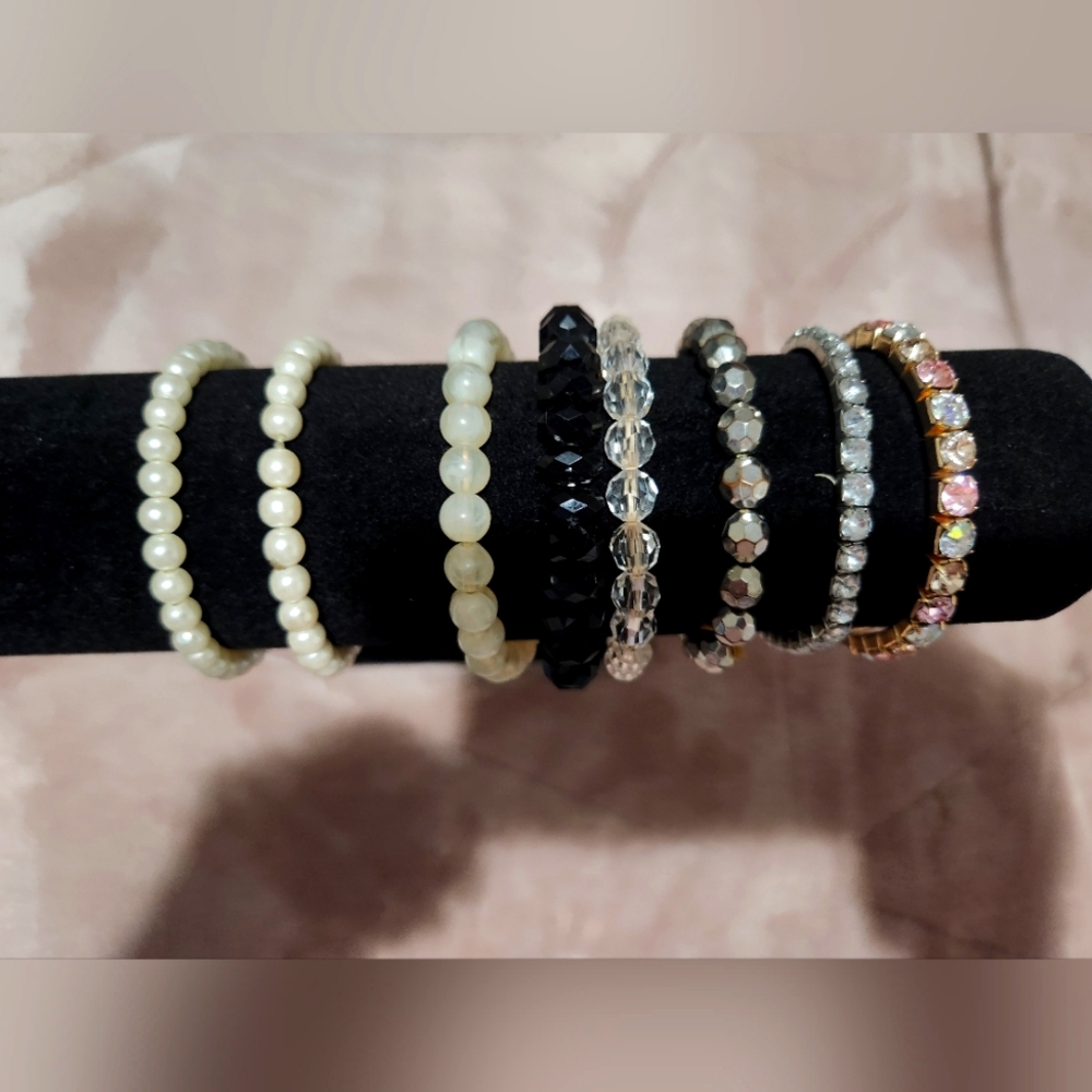 Assorted Lot (Various colors) of 8 Elastic Beaded Bracelets